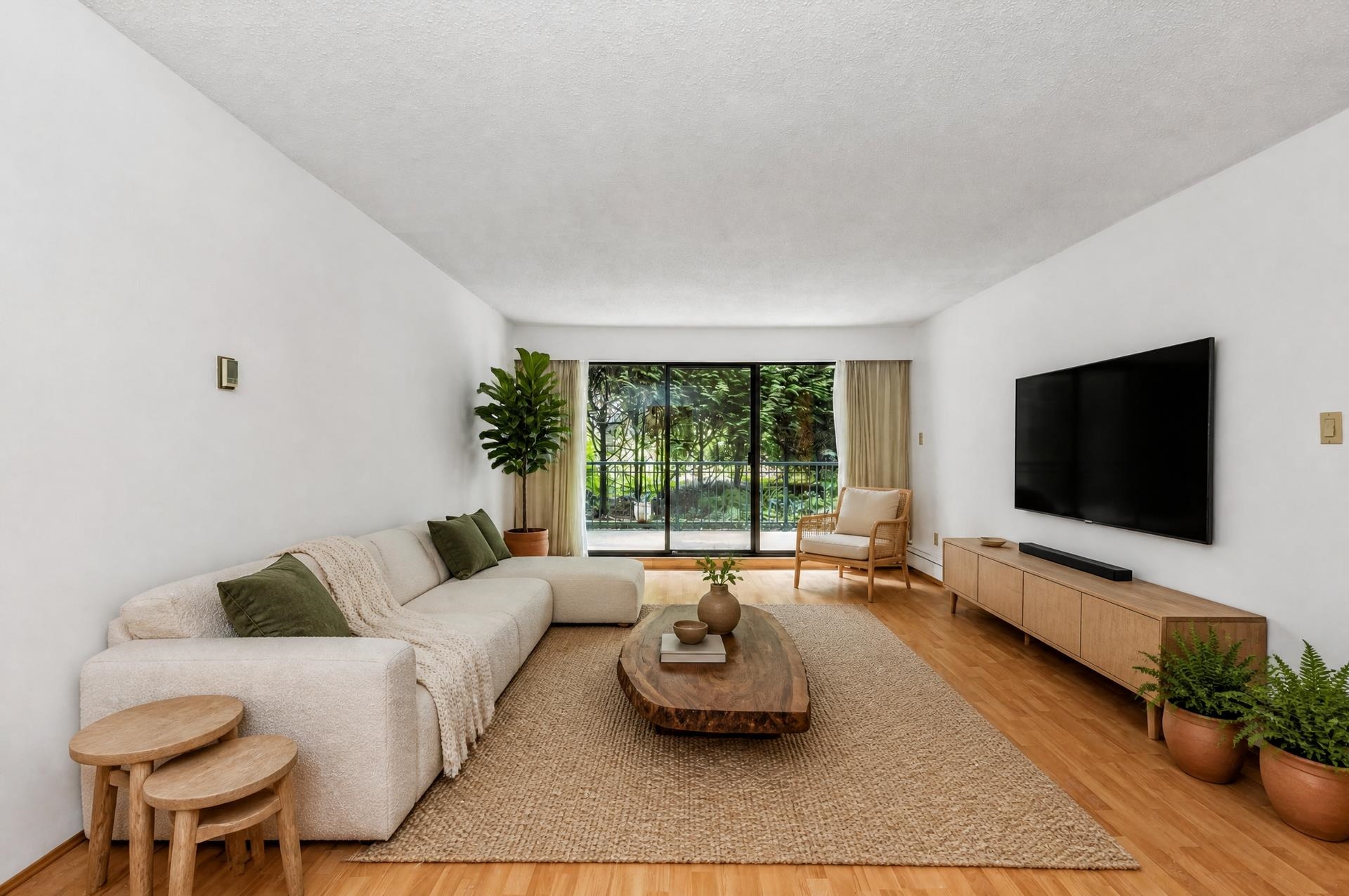 219-1385 Draycott Road, North Vancouver, BC, V7J 3K9