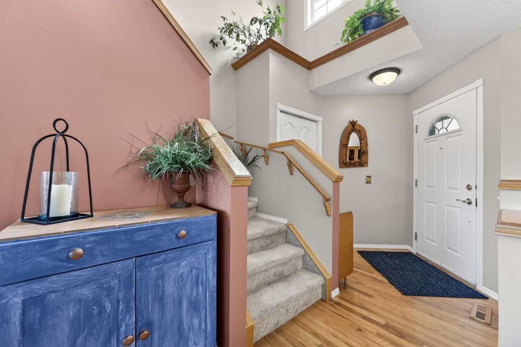230 Rocky Ridge Cove NW, Calgary, AB, T3G 4L1 photo 3
