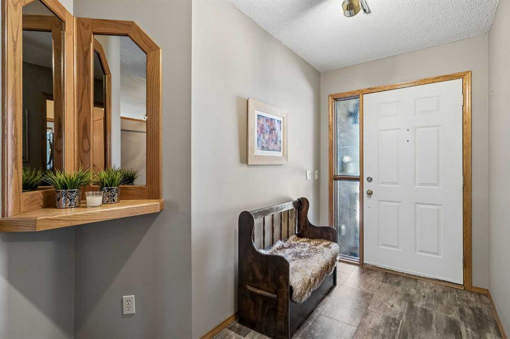 112 Oakbriar Close SW, Calgary, AB, T2V 5H2 photo 4
