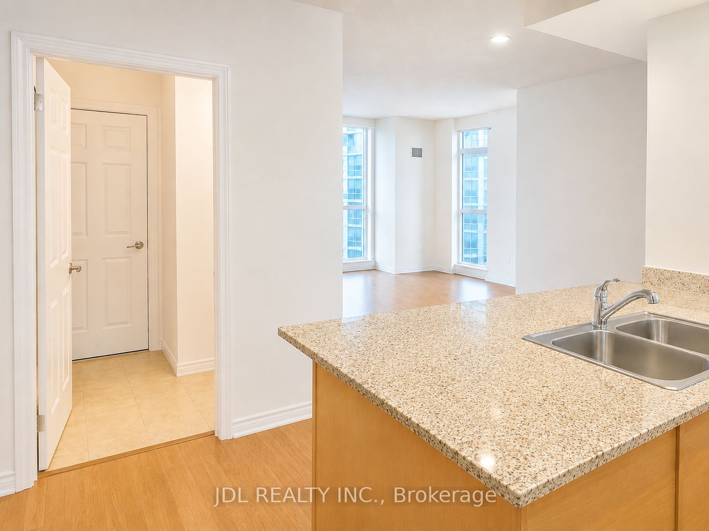 Additional image 3 of 2612-761 Bay Street, Toronto, ON, M5G 2R2