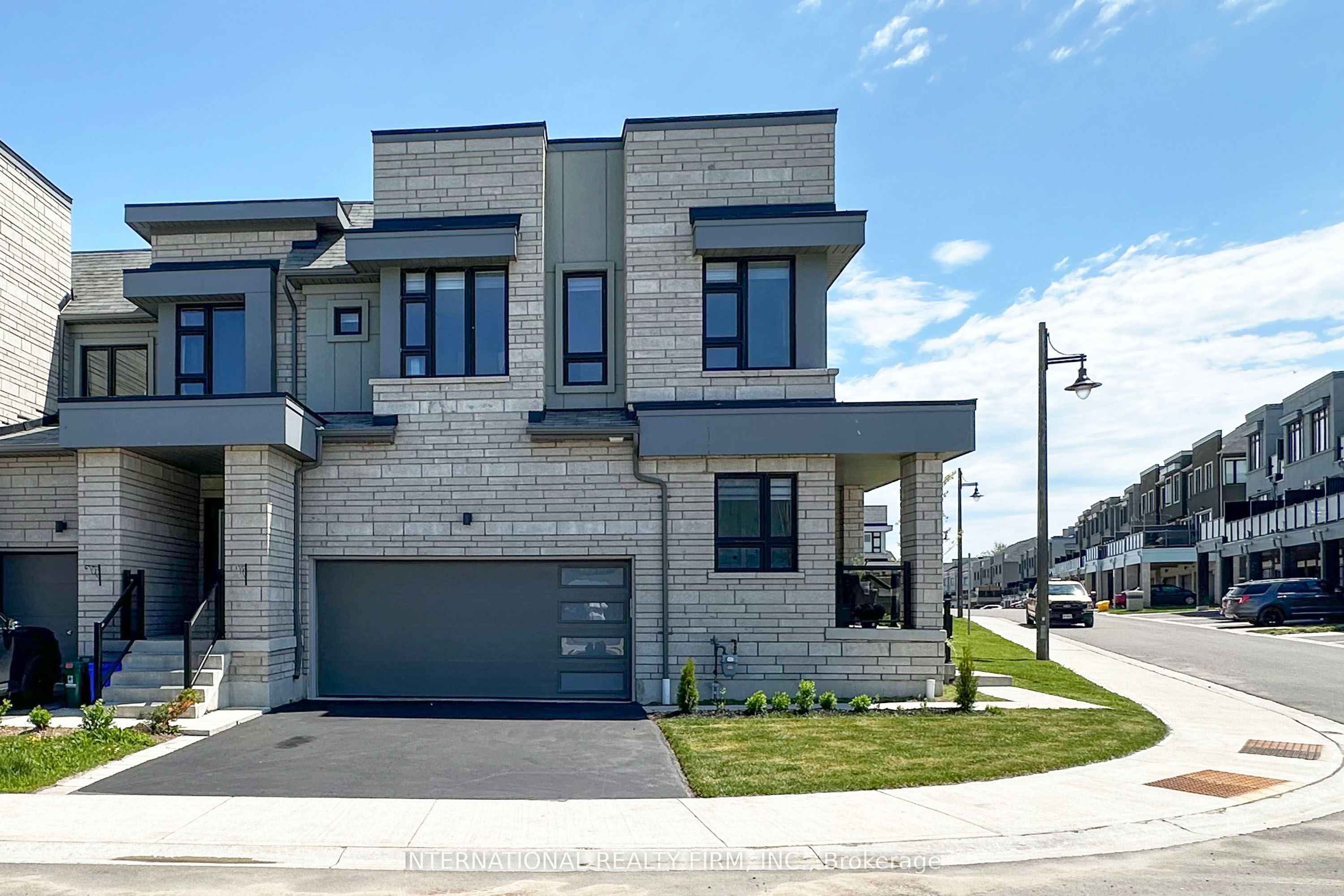 33-11 Caspian Square, Clarington, ON, L1C 7G3