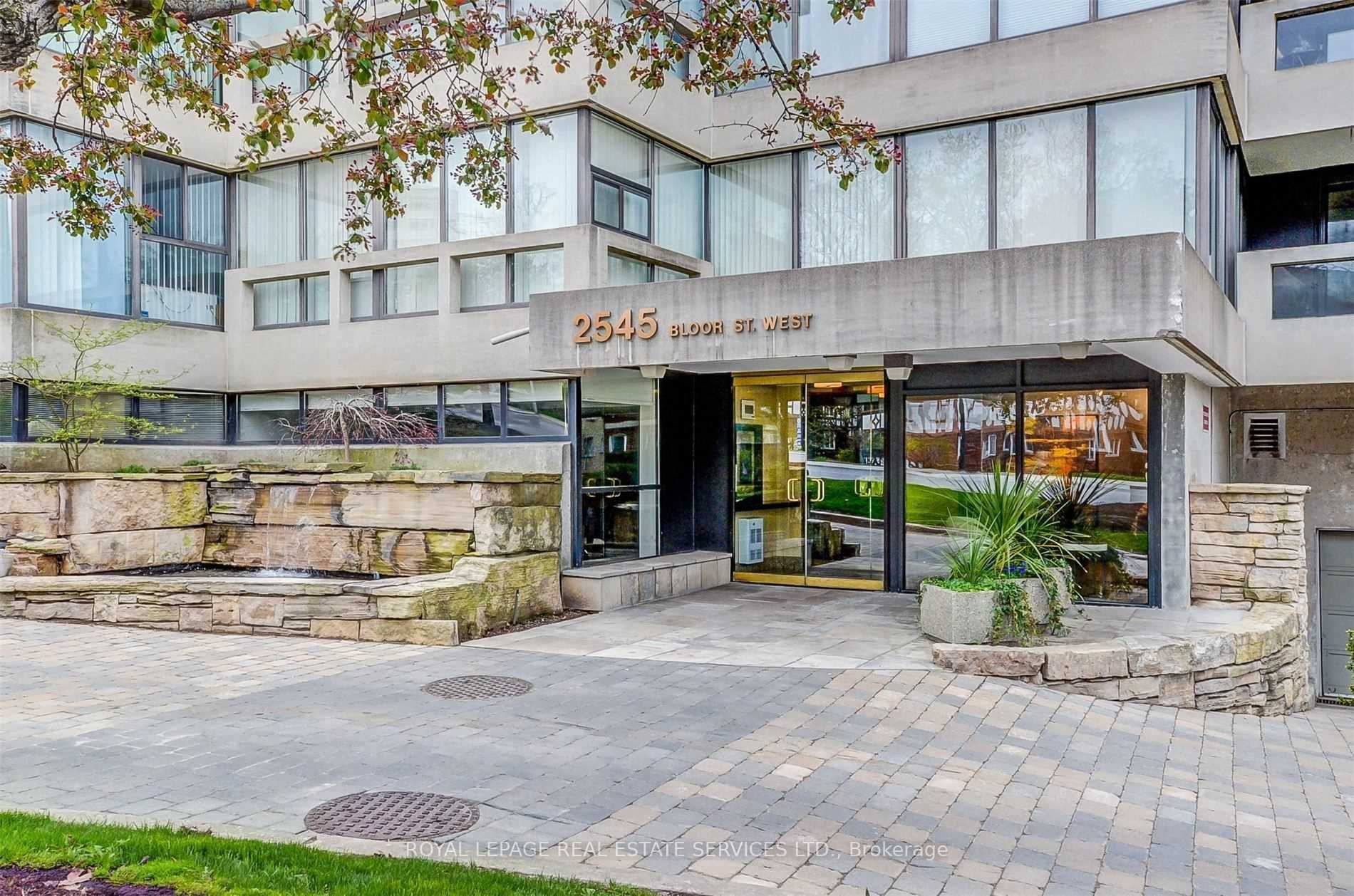 303-2545 Bloor Street W, Toronto, ON, M6S 1S1
