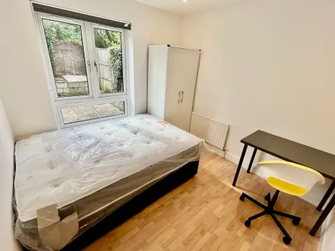 Roden Street, Ilford IG1, Room to rent