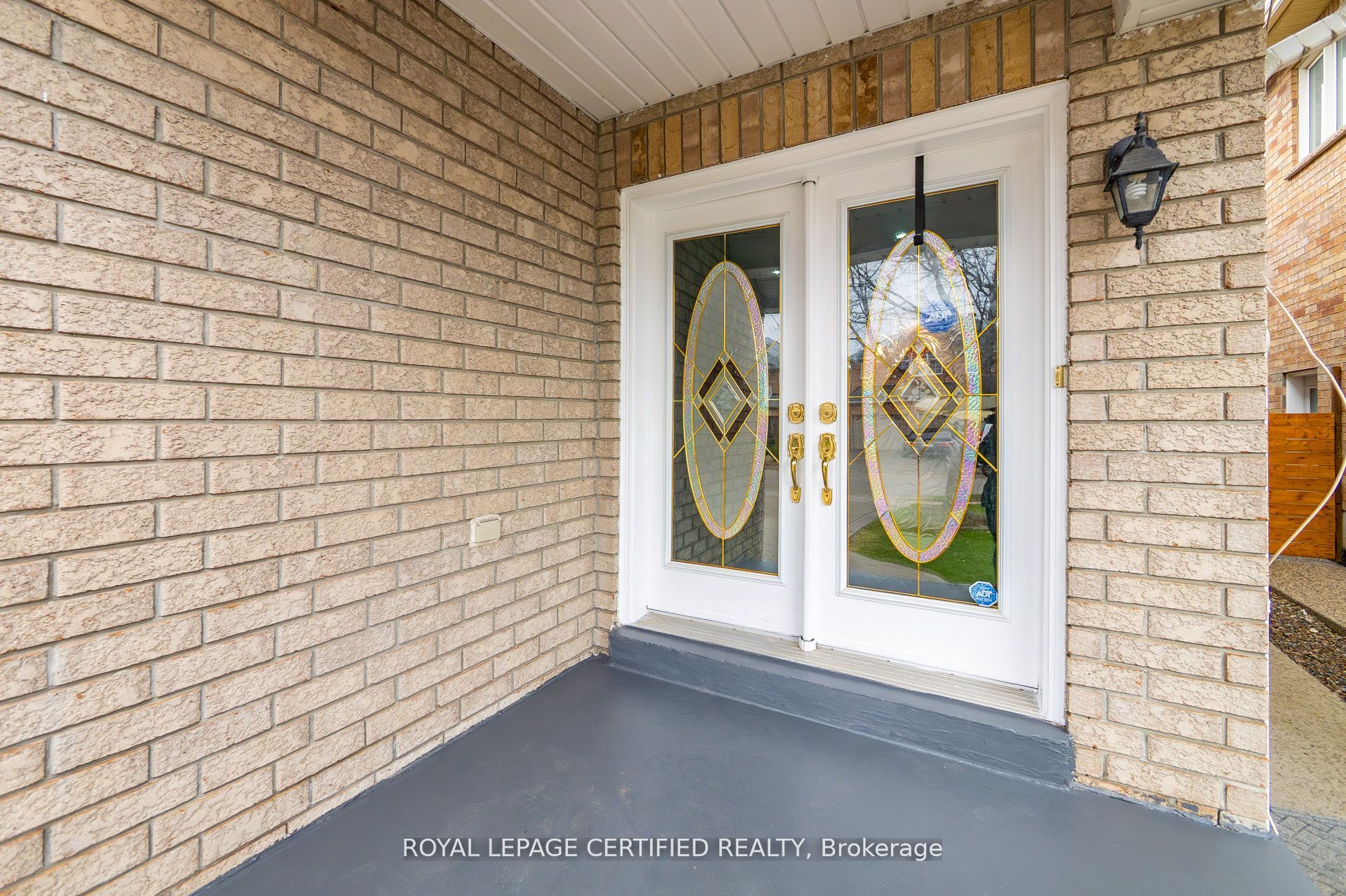 Additional image 3 of 643 Garden Walk, Mississauga, ON, L5W 1V9