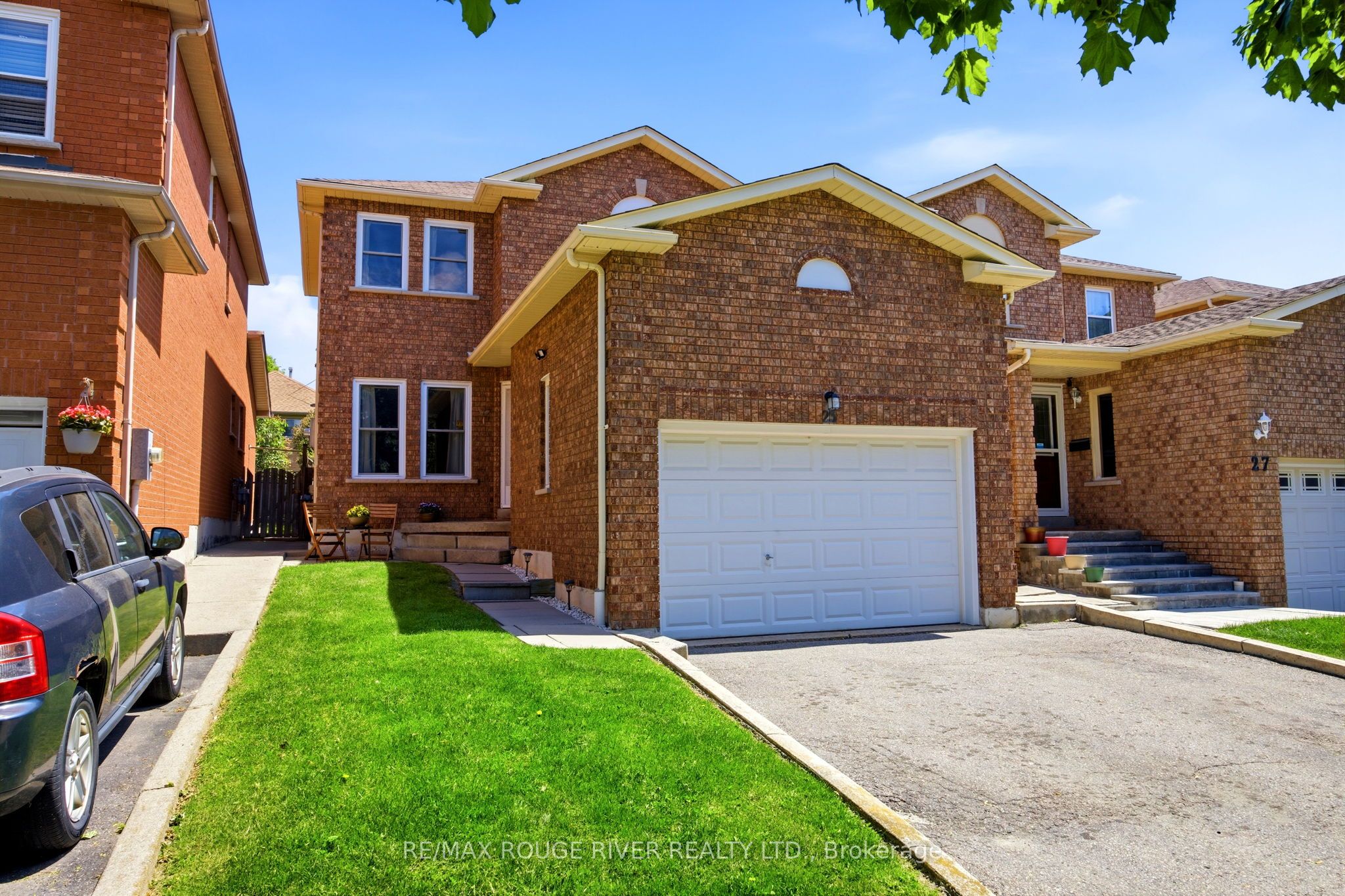 25 Cobblestone Drive, Whitby, ON, L1R 2A4 photo 2
