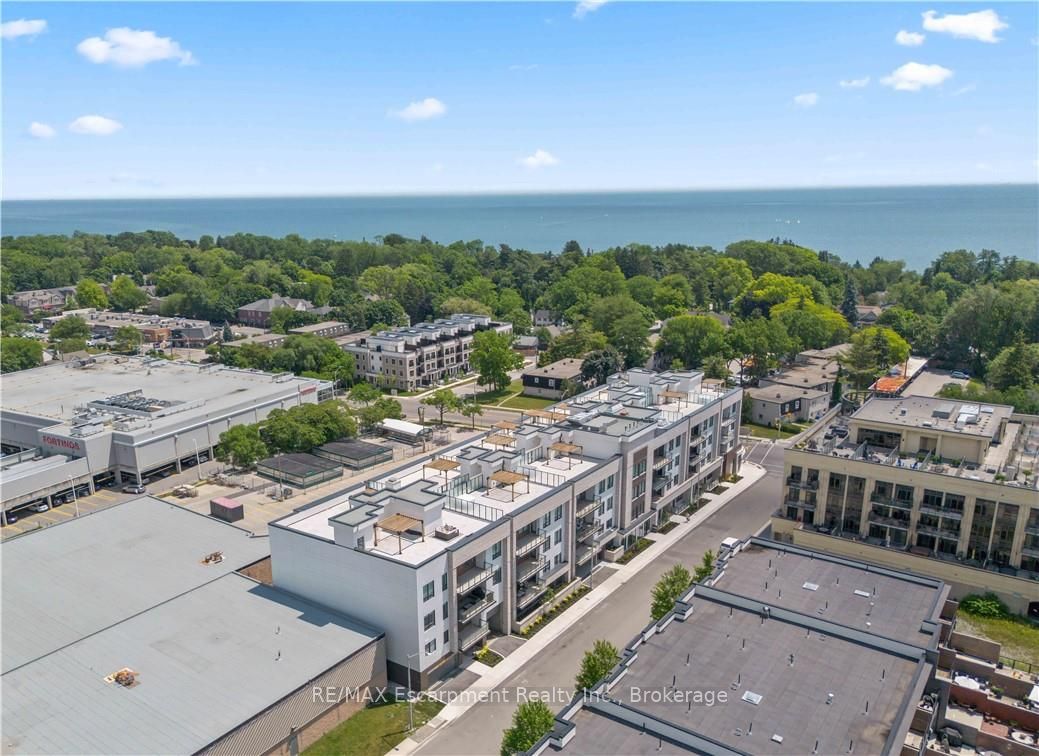 303-123 Maurice Drive, Oakville, ON, L6K 2W6