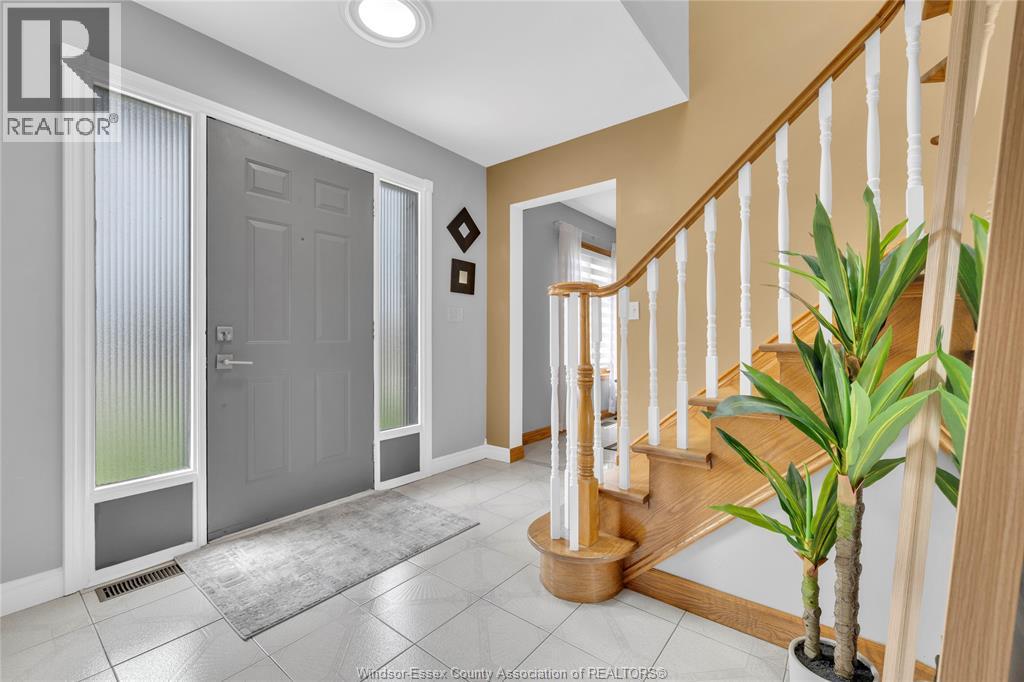 2048 Eugeni , Tecumseh, ON, N9K1B3 photo 4