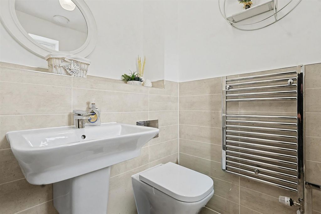 Additional image 16 of 5 bed detached house for saleElizabeth Gardens, Rochford SS4