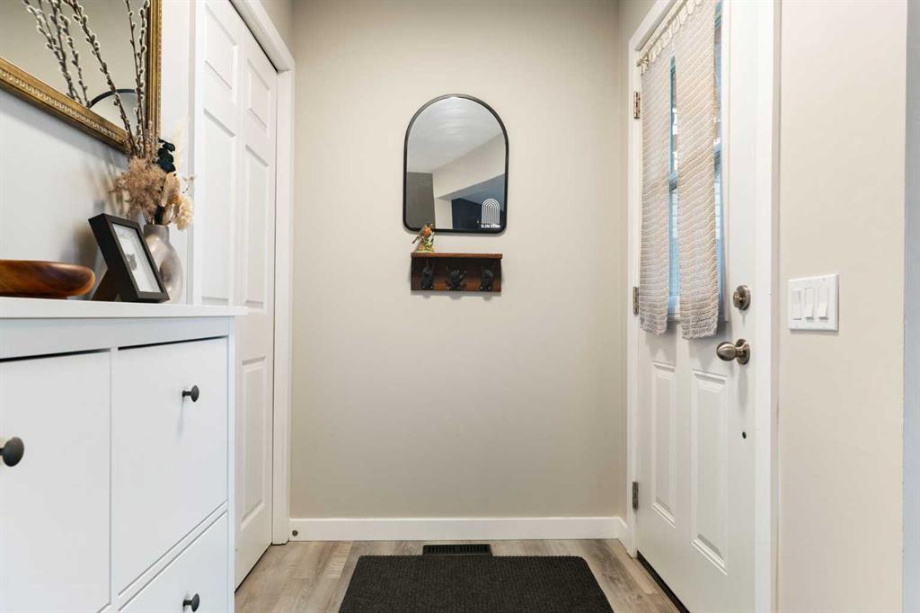 25 Bermuda Place, Calgary, AB, T3K1H4 photo 2