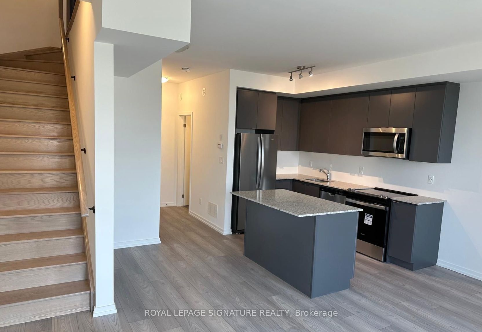 Additional image 2 of 7-14 Lytham Green Circle, Newmarket, ON, L3Y 0H3