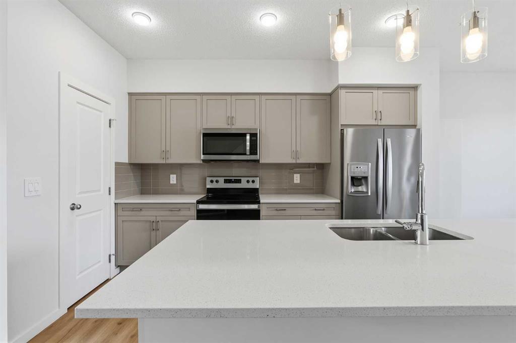 176 Walcrest Boulevard SE, Calgary, AB, T2X4L6 photo 3