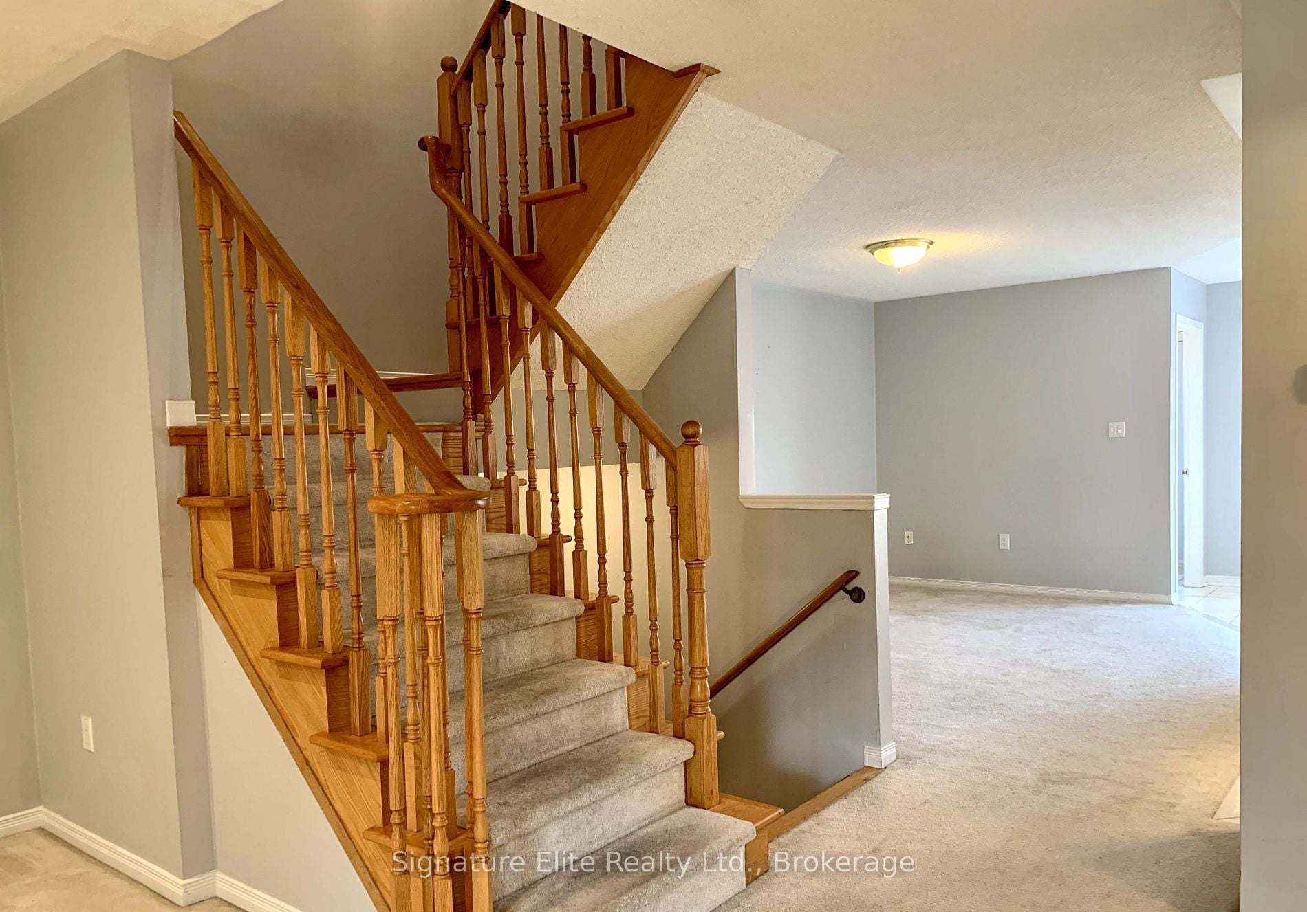 7 Castle Park Boulevard, Vaughan, ON, L4H 1V3 photo 2