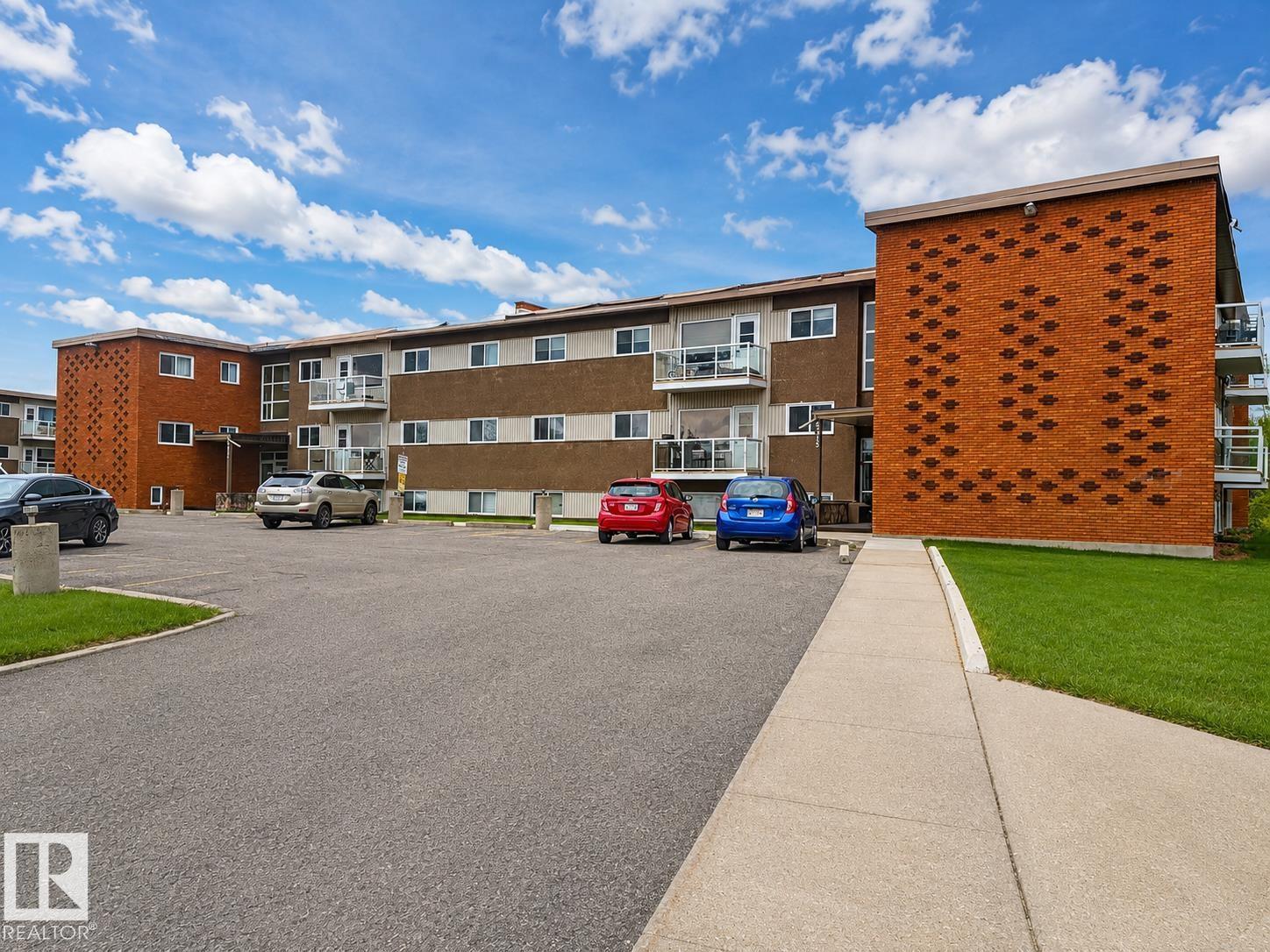 17-6215 98 Avenue NW, Edmonton, AB, T6A0A3