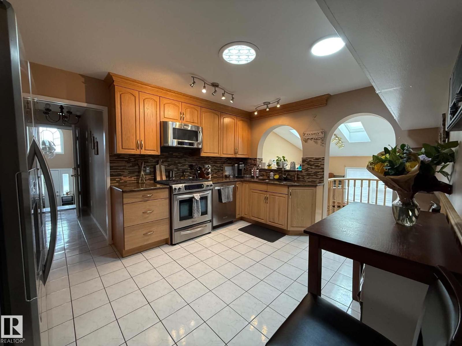 2812 35 Street NW, Edmonton, AB, T6L3Y4
