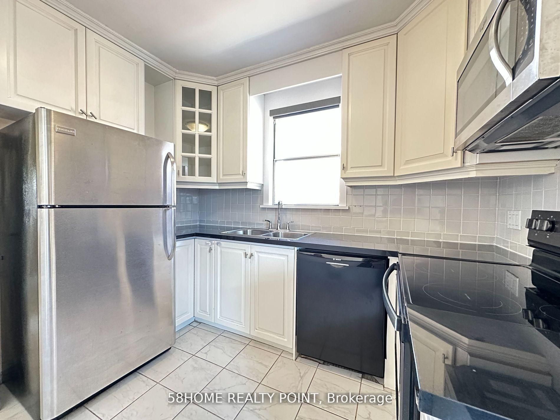 Main-56 Regina Avenue, Toronto, ON, M6A 1R3 photo 4