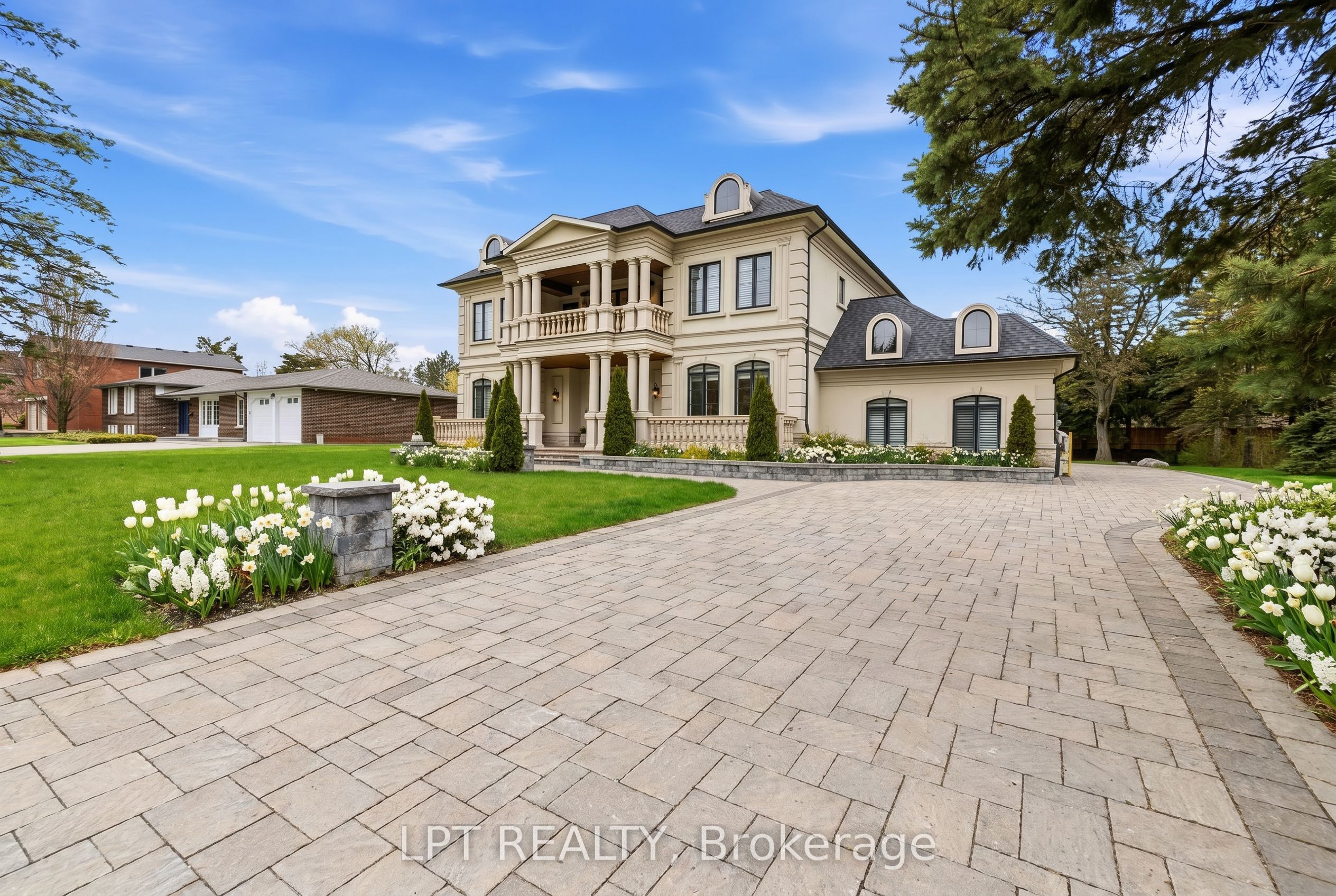 256 Patricia Drive, King, ON, L7B 1H3