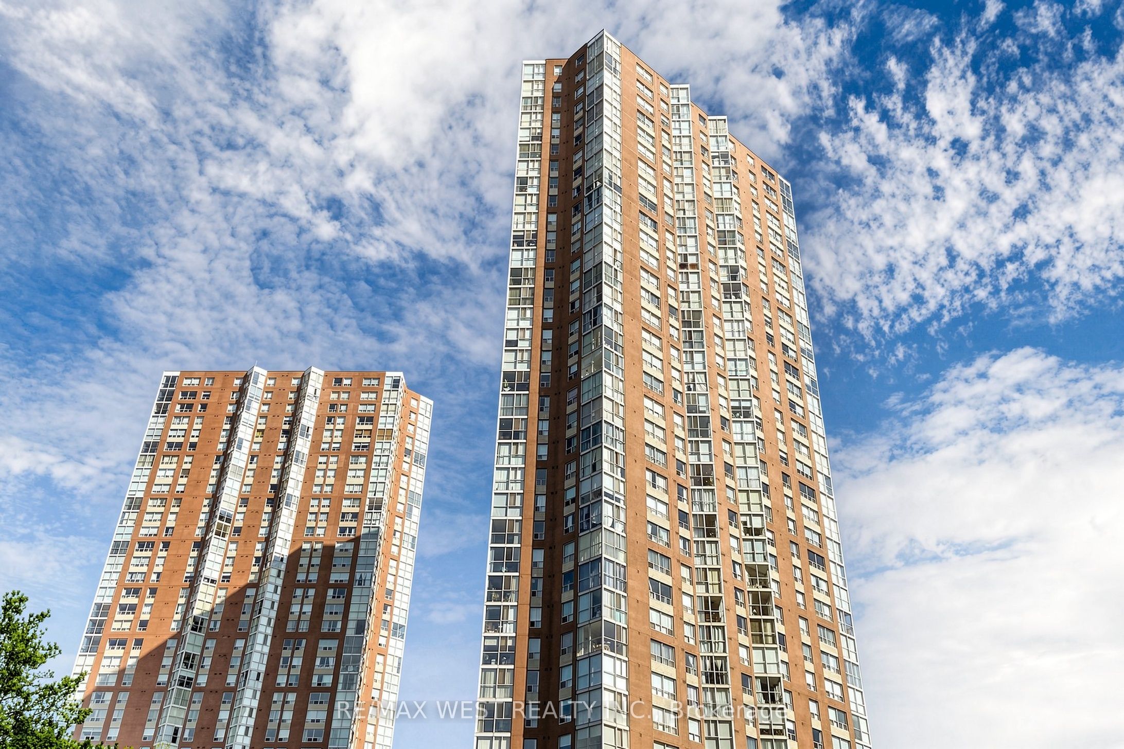 1302-5 Concorde Place, Toronto, ON, M3C 3M8 photo 2