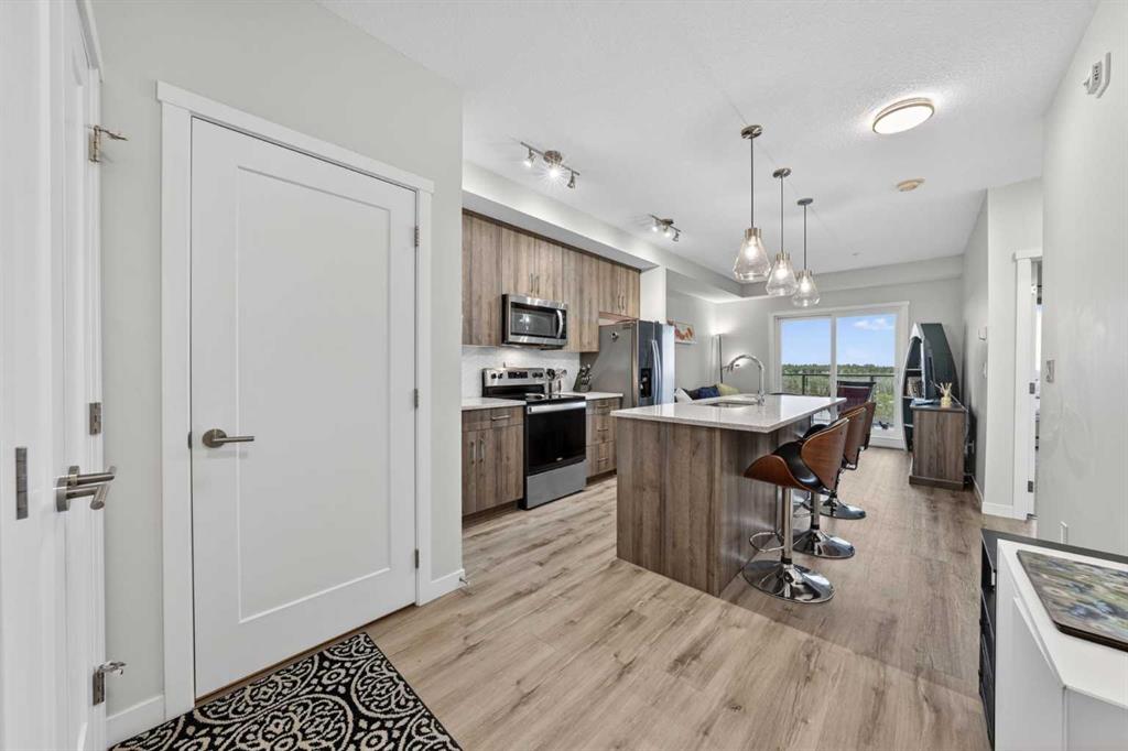 403-71 Shawnee Common SW, Calgary, AB, T2Y 0R2 photo 5