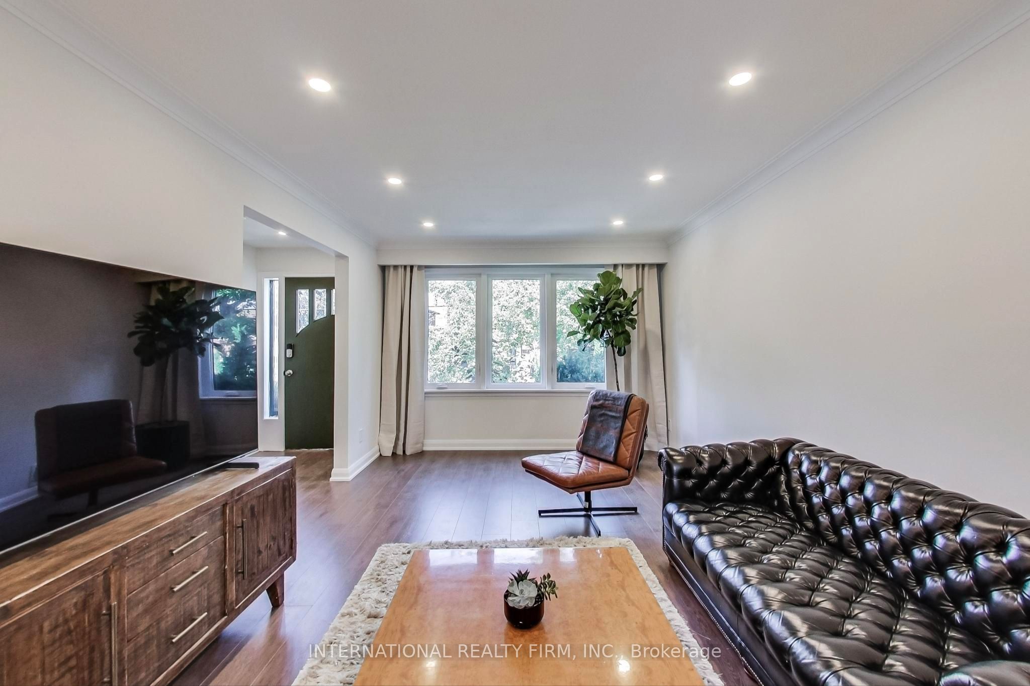 1097 Glengrove Avenue, Toronto, ON, M6B 2K3 photo 5