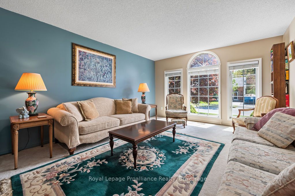 611 Barnsley Crescent, Kingston, ON, K7M 8X4 photo 2