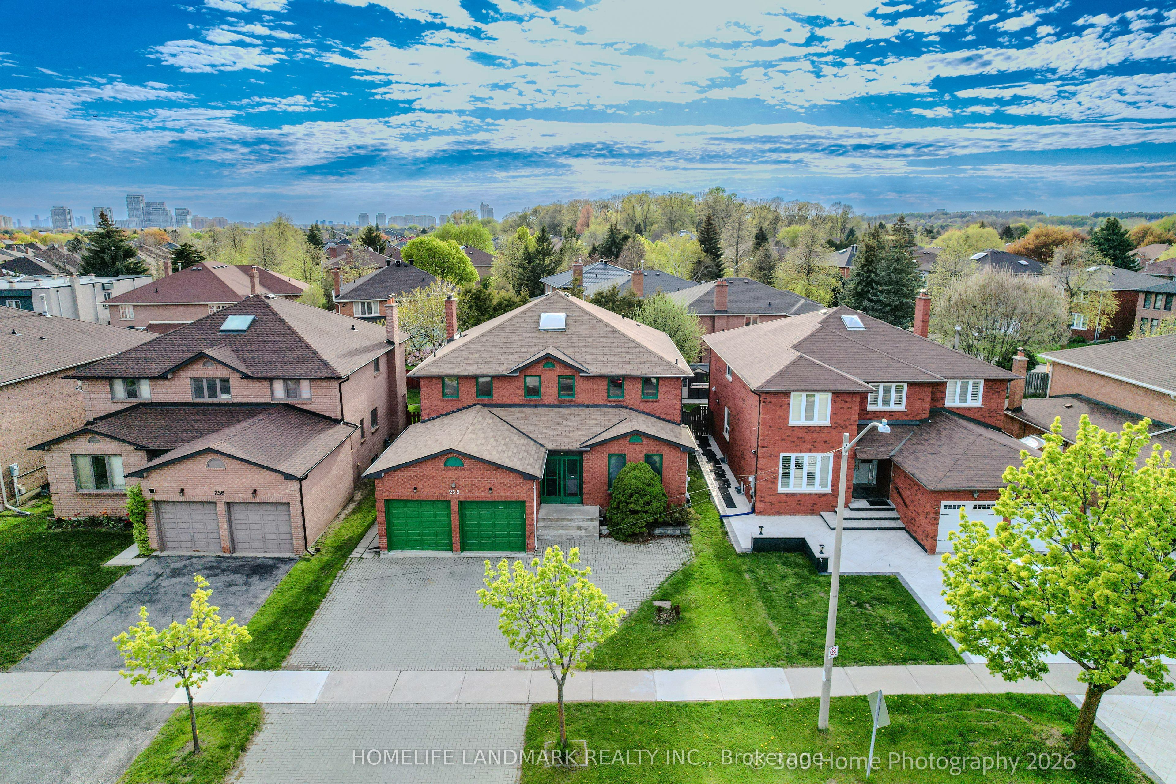 258 Valleymede Drive, Richmond Hill, ON, L4B 2B4 photo 3