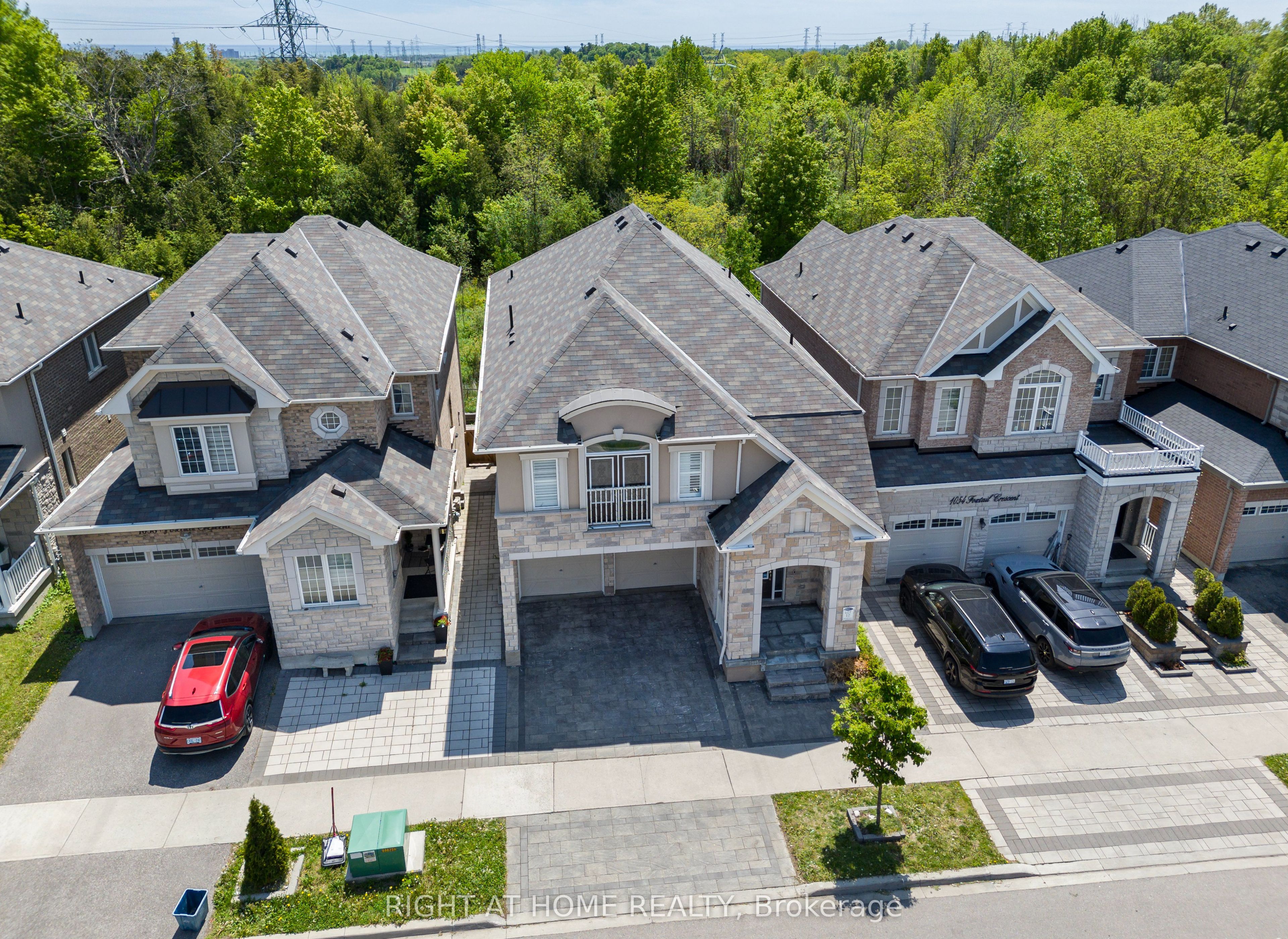 Additional image 3 of 1056 Foxtail Crescent, Pickering, ON, L1X 0E7