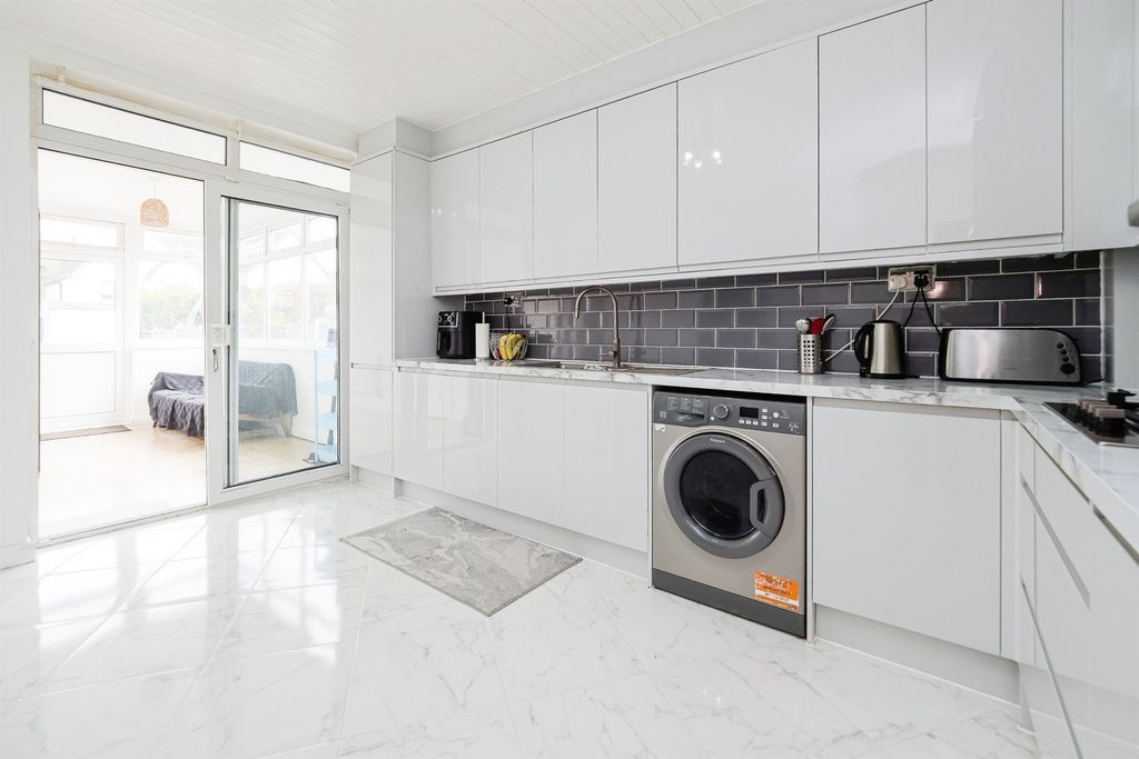5 bed detached house for saleBetterton Road, Rainham RM13