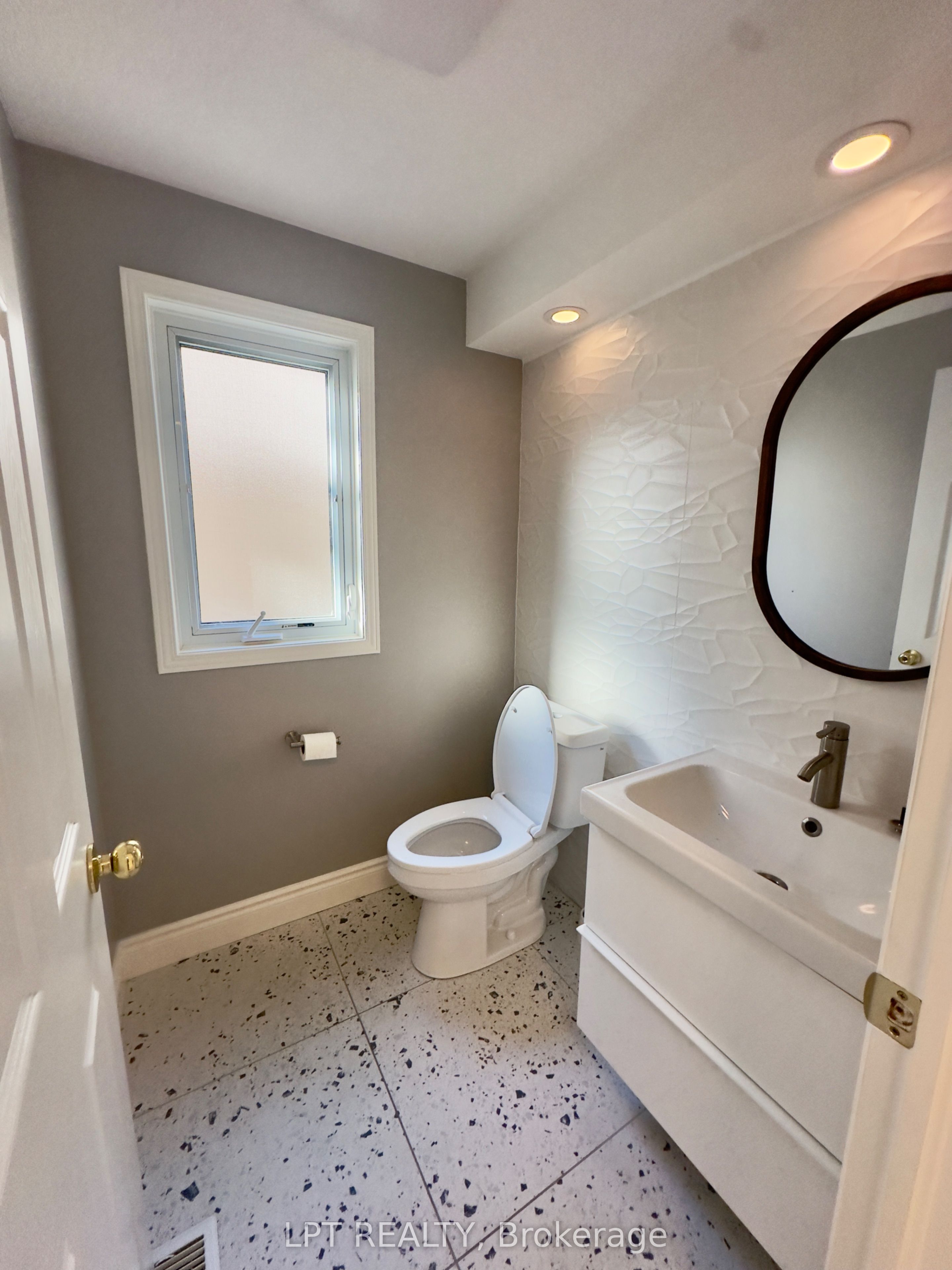 908 Copper Leaf Crescent, Kitchener, ON, N2E 3W1 photo 5