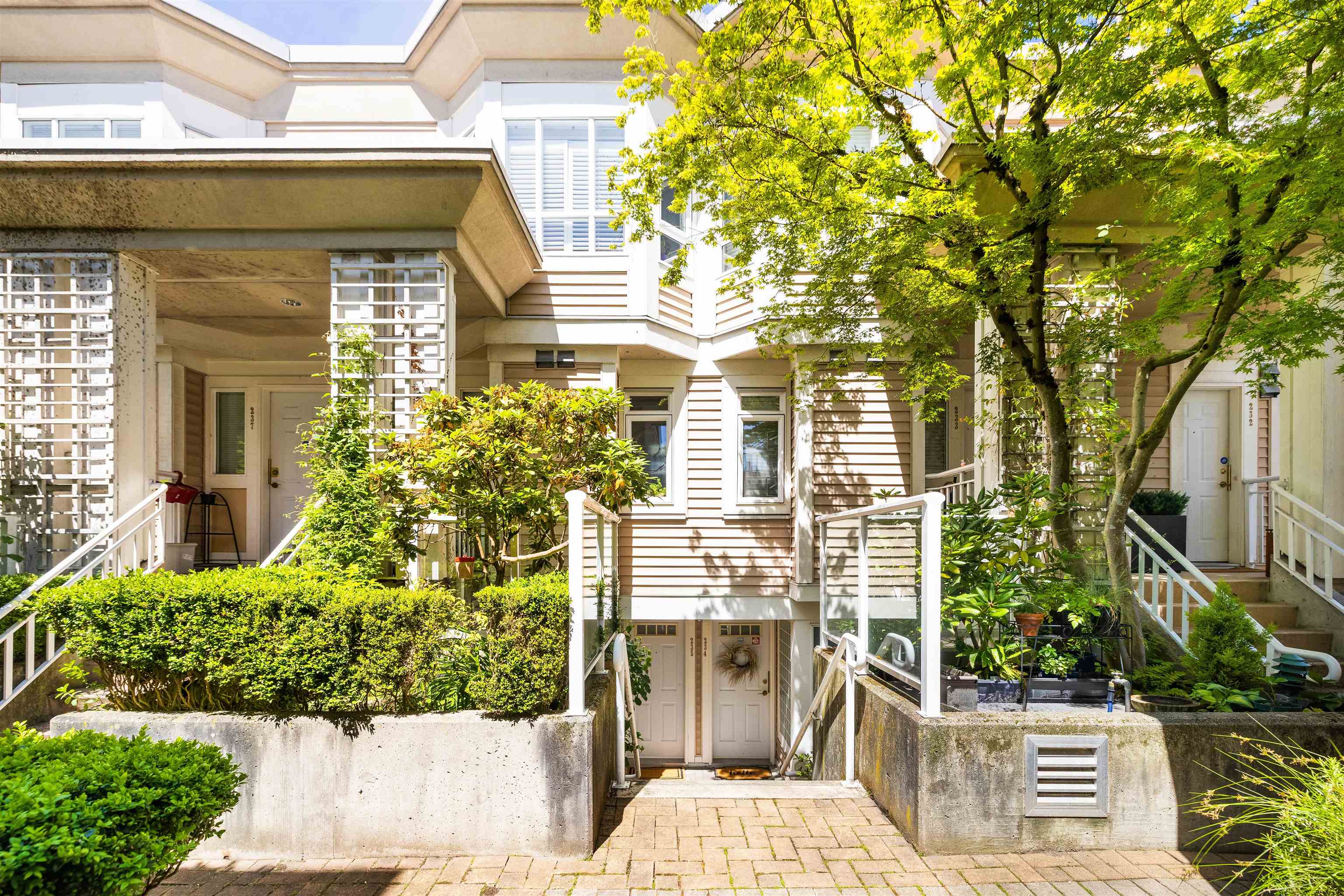 235-2565 Broadway W, Vancouver, BC, V6K 2E9