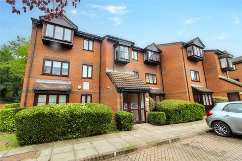 Gladbeck Way, Enfield, Middlesex EN2