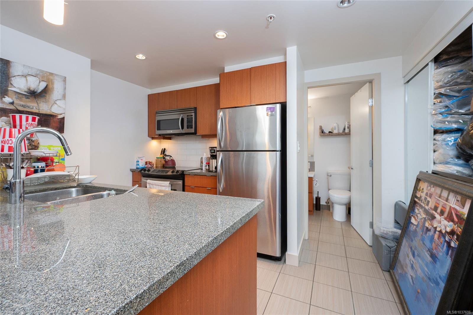311-760 Johnson Street, Victoria, BC, V8W 1N1 photo 4