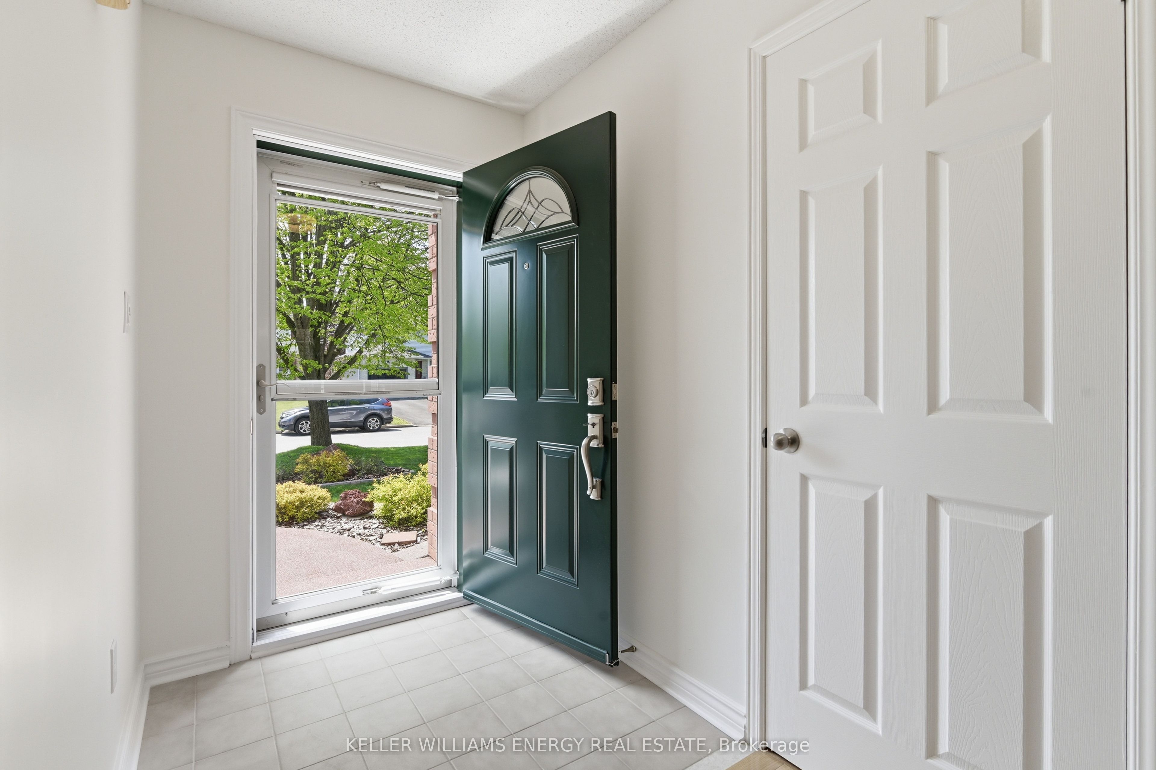 18 Arran Court, Clarington, ON, L1E 2E5 photo 4