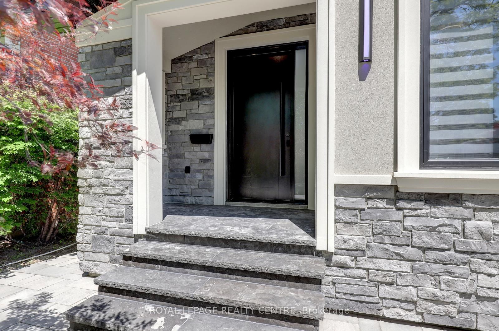 Additional image 2 of 2257 Springfield Court, Mississauga, ON, L5K 1V3