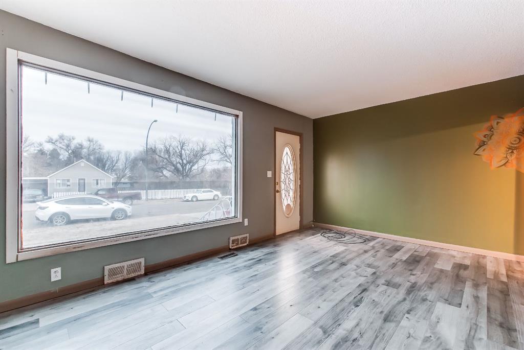 Additional image 5 of 219 4 Street SE, Redcliff, AB, T0J 2P0
