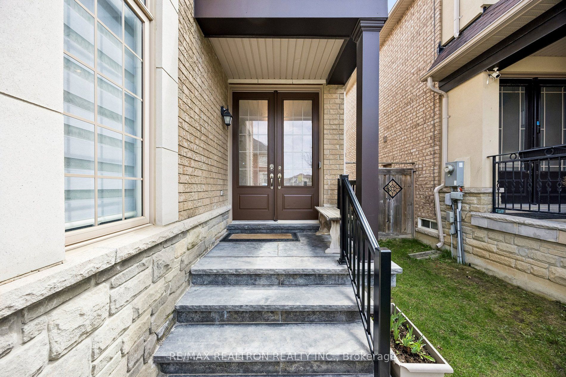 9 Pavarotti Street, Richmond Hill, ON, L4E 0R5 photo 2