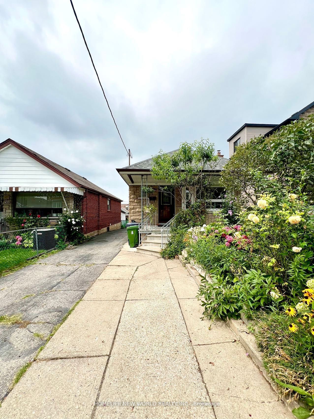 Upper-354 Kane Avenue, Toronto, ON, M6M 3P4