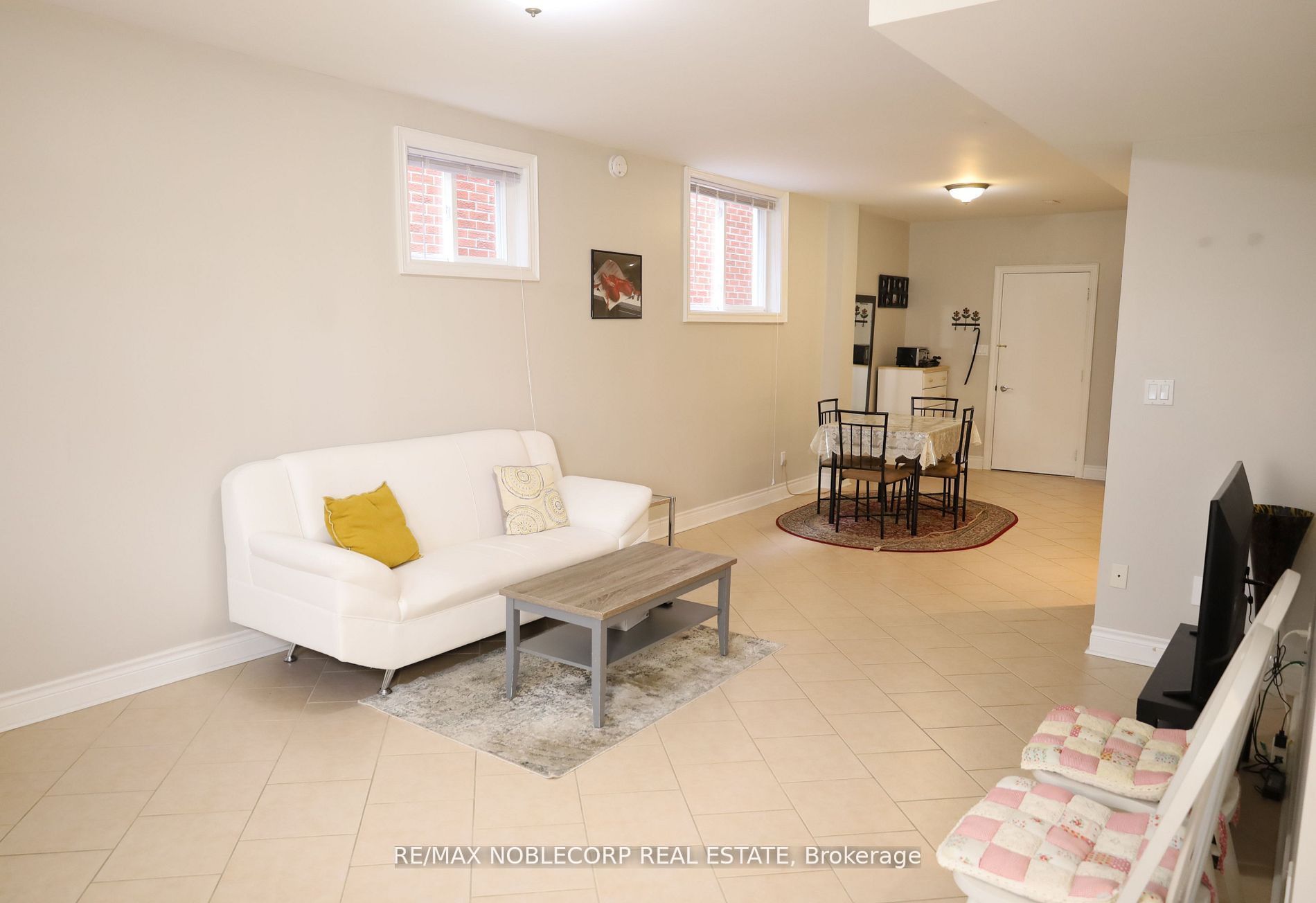 Lower-5 Twinberry Crescent, Vaughan, ON, L4L 3X5 photo 3