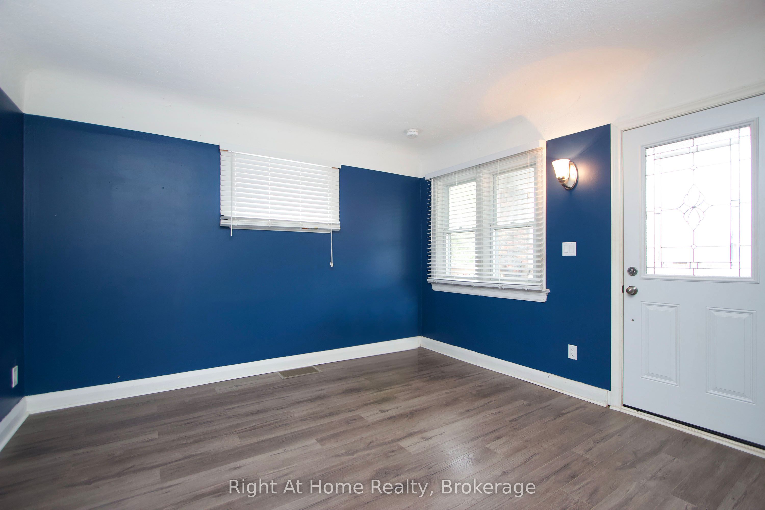 Main-307 Vimy Avenue, Oshawa, ON, L1H 2M9 photo 3