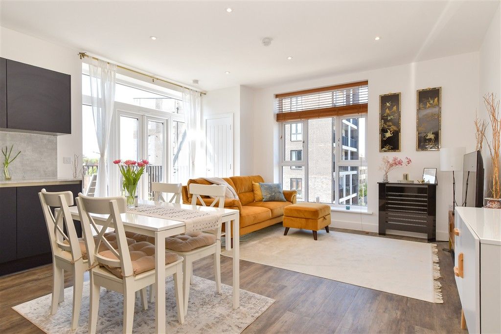 2 bed flat for saleGlenway Road, Rochester, Kent ME1