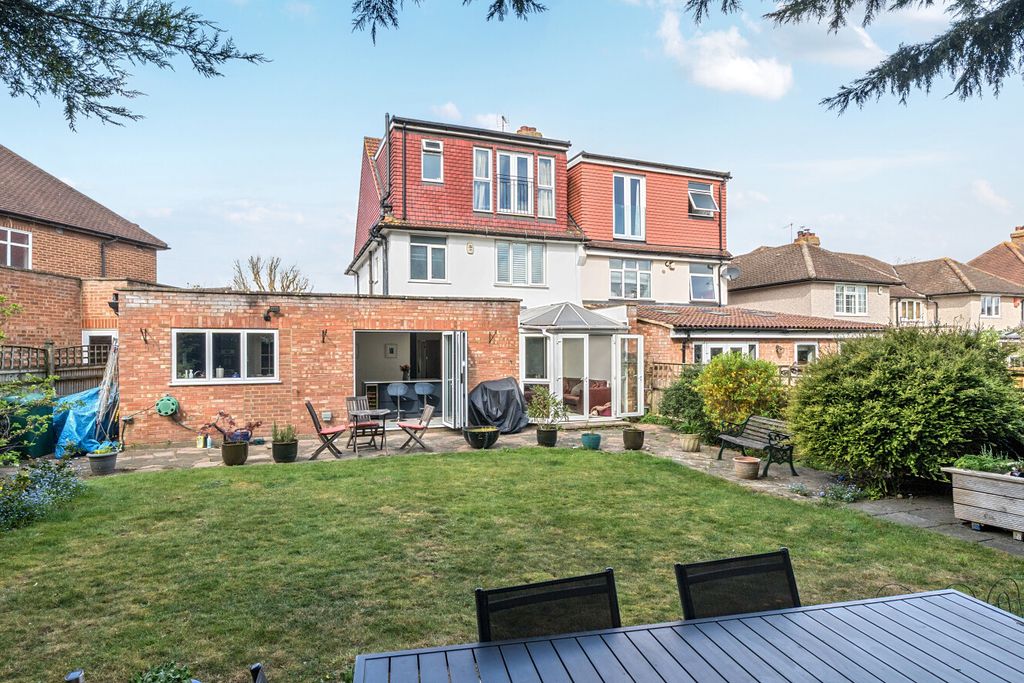 Additional image 19 of 4 bed semi-detached house for saleEverard Avenue, Hayes, Kent BR2