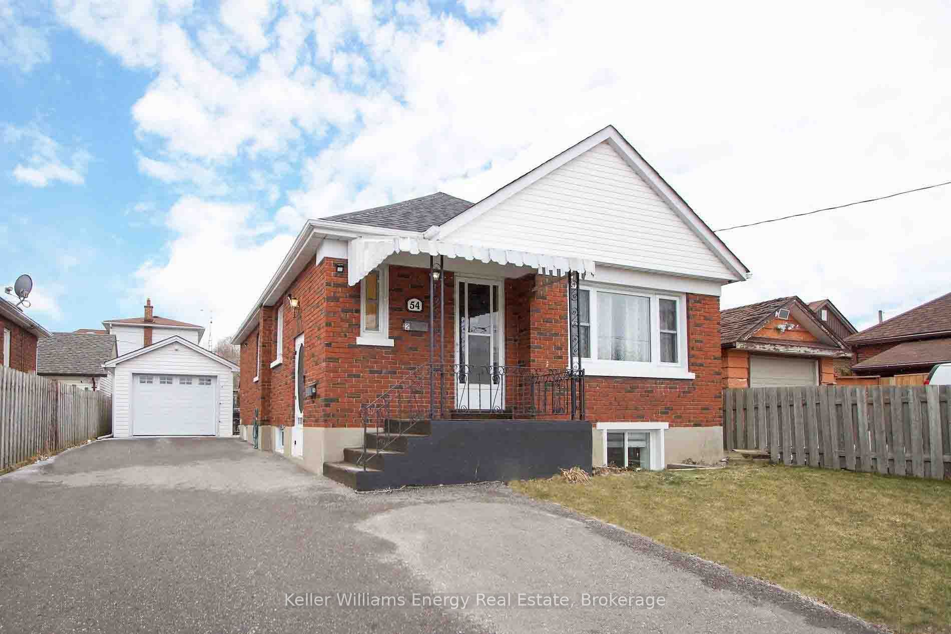 Main-54 Chadburn Street, Oshawa, ON, L1H 5T8