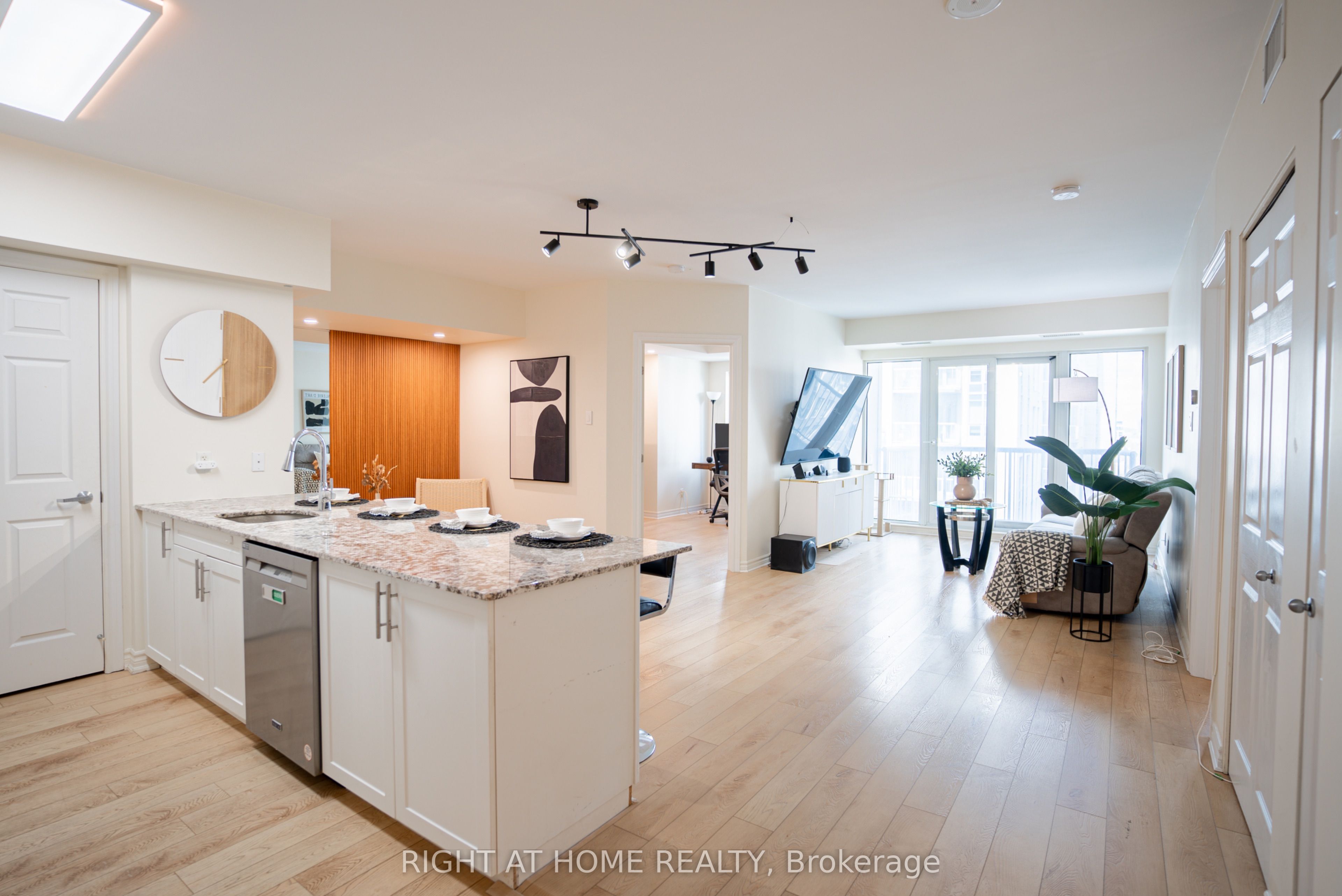Additional image 3 of 1805-234 Rideau Street, Ottawa, ON, K1V 0A9