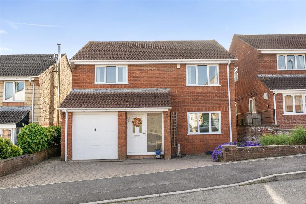 4 bed detached house for saleBeaufort Avenue, Midsomer Norton, Radstock BA3