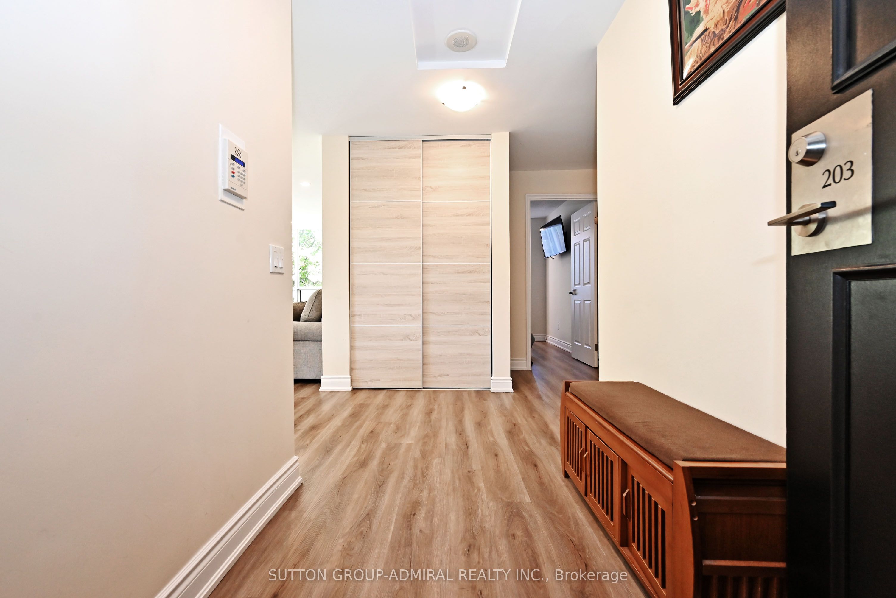 203-91 Townsgate Drive, Vaughan, ON, L4J 8E8 photo 2