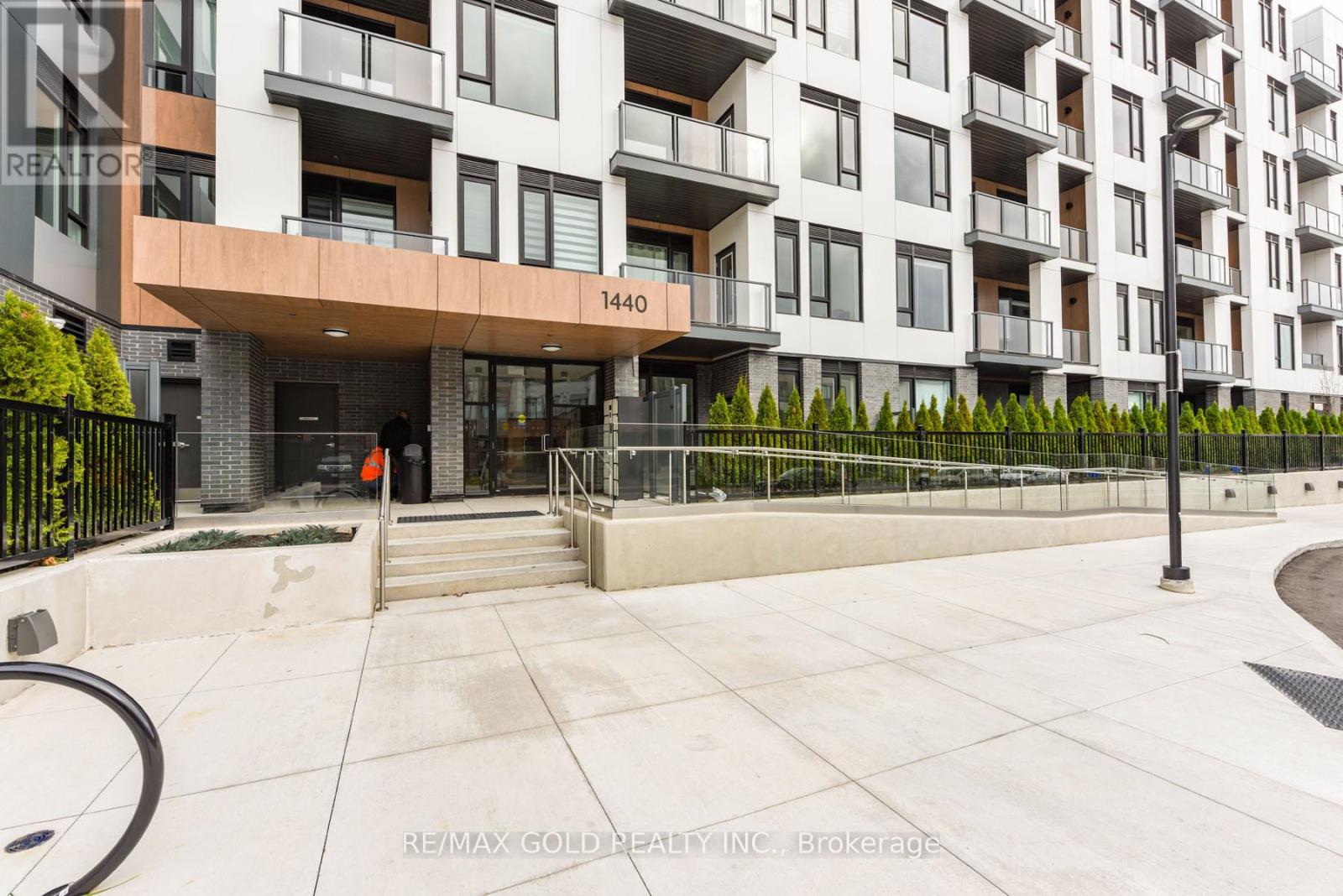 404-1440 Clarriage Court, Milton, ON, L9E1B3
