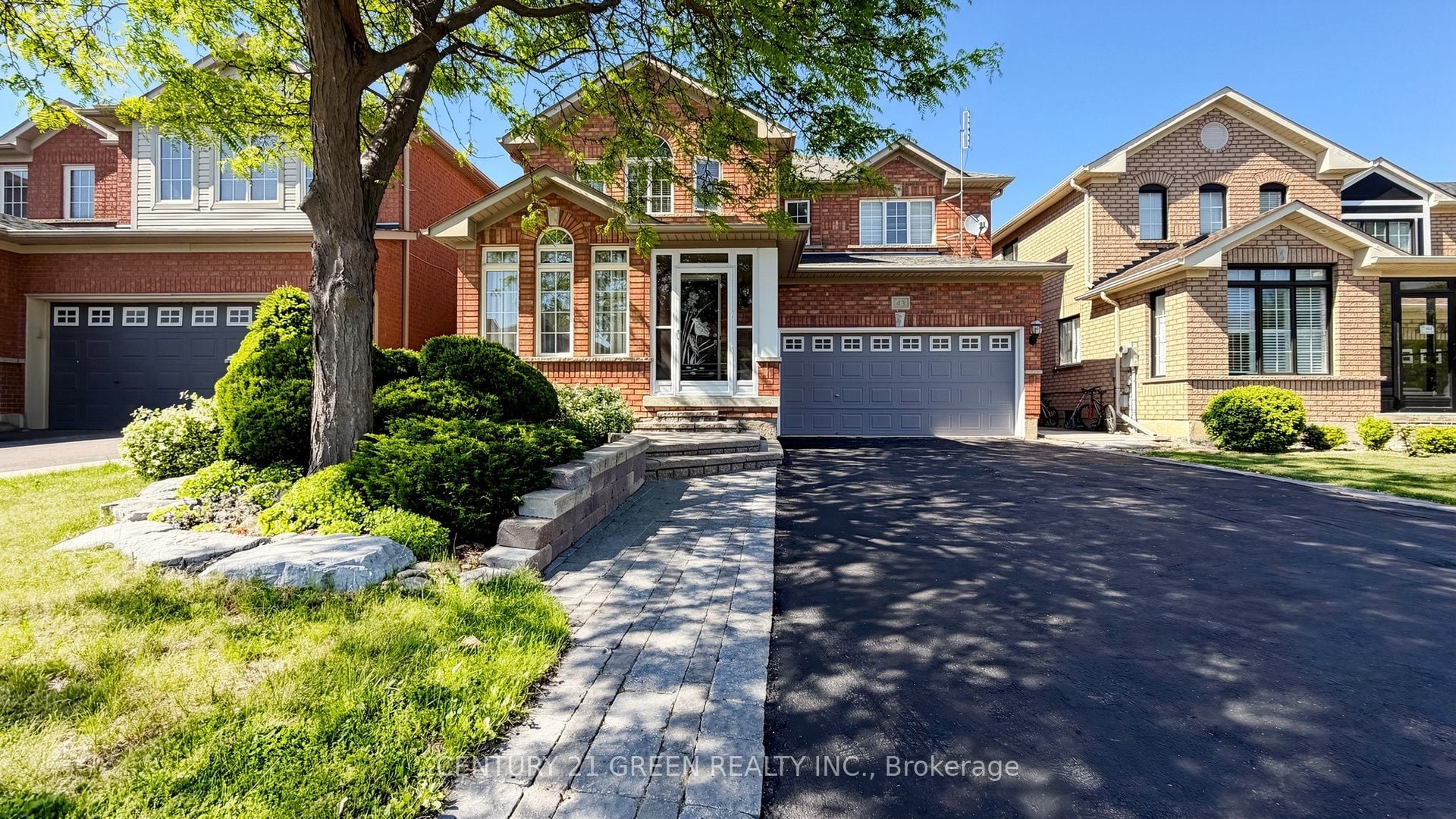 43 Hollowgrove Boulevard, Brampton, ON, L6P 1B1 photo 2