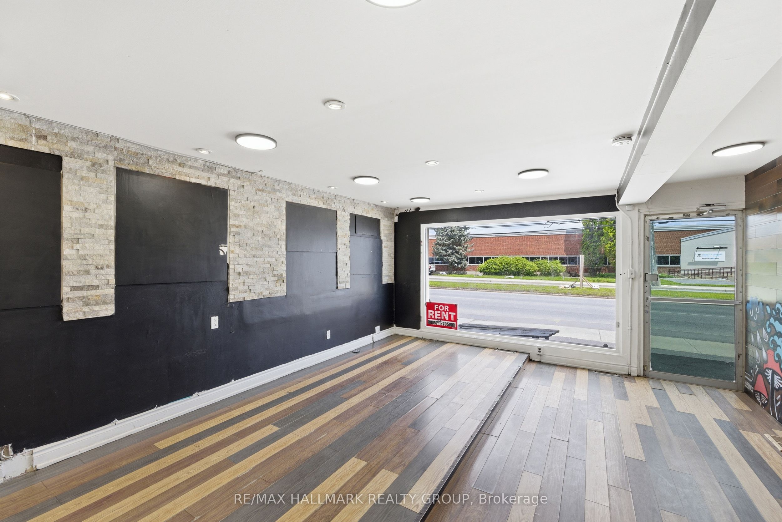 Additional image 3 of 912 St Laurent Boulevard S, Ottawa, ON, K1K 3B3