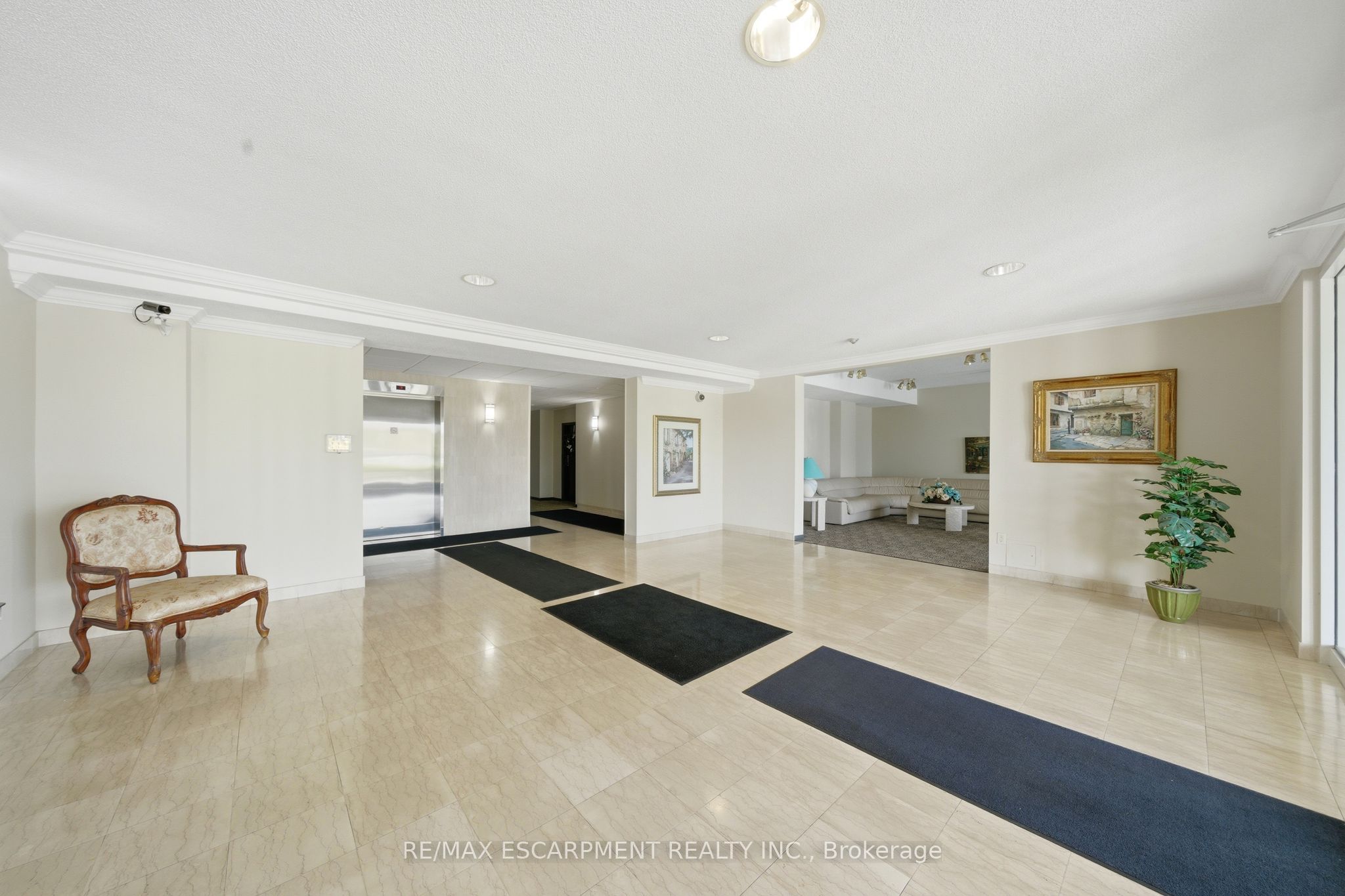 303-416 Limeridge Road, Hamilton, ON, L9A 2S7 photo 4