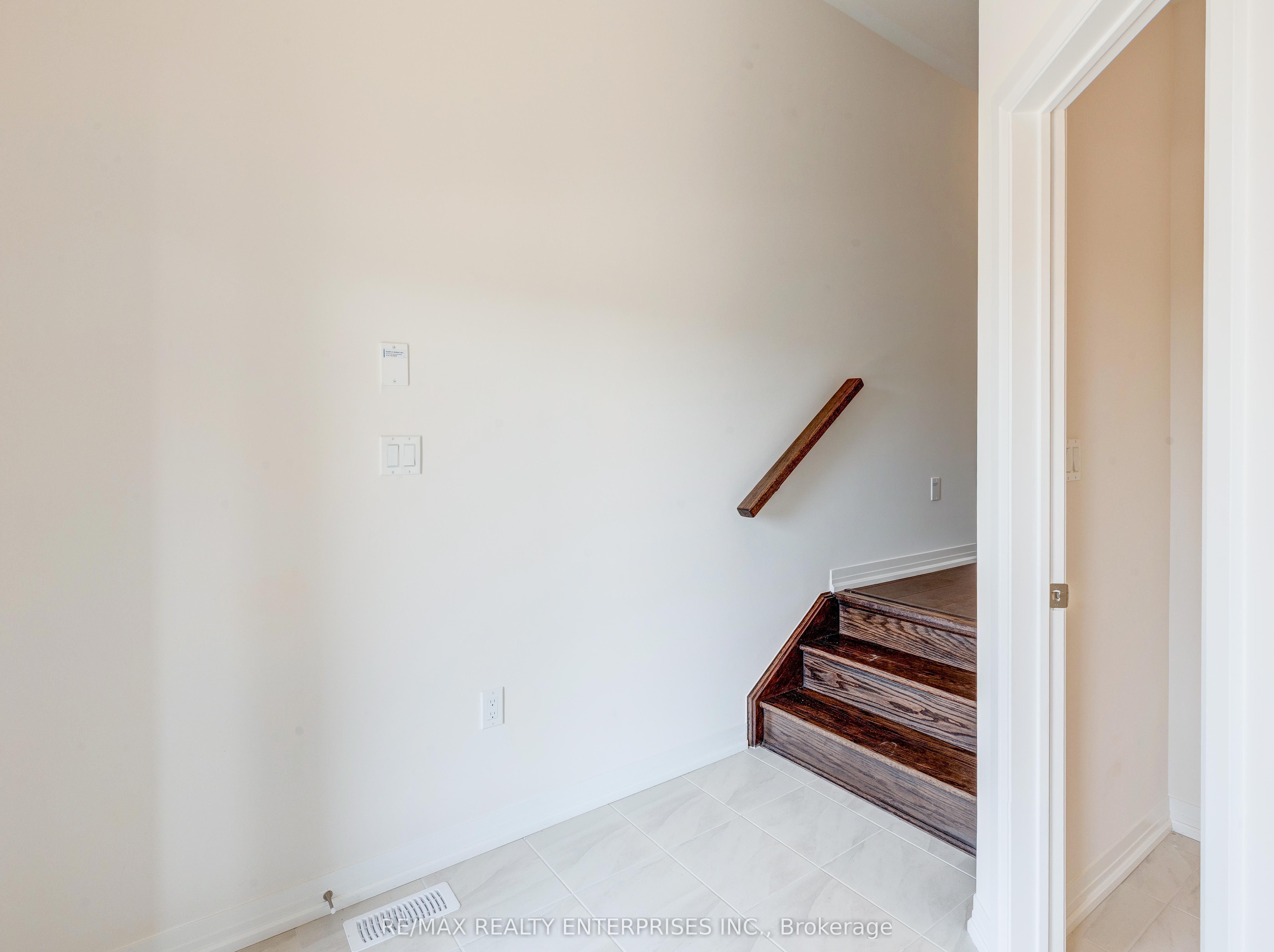 3006 Sandy Acres Avenue, Severn, ON, L3V 0Y4 photo 4