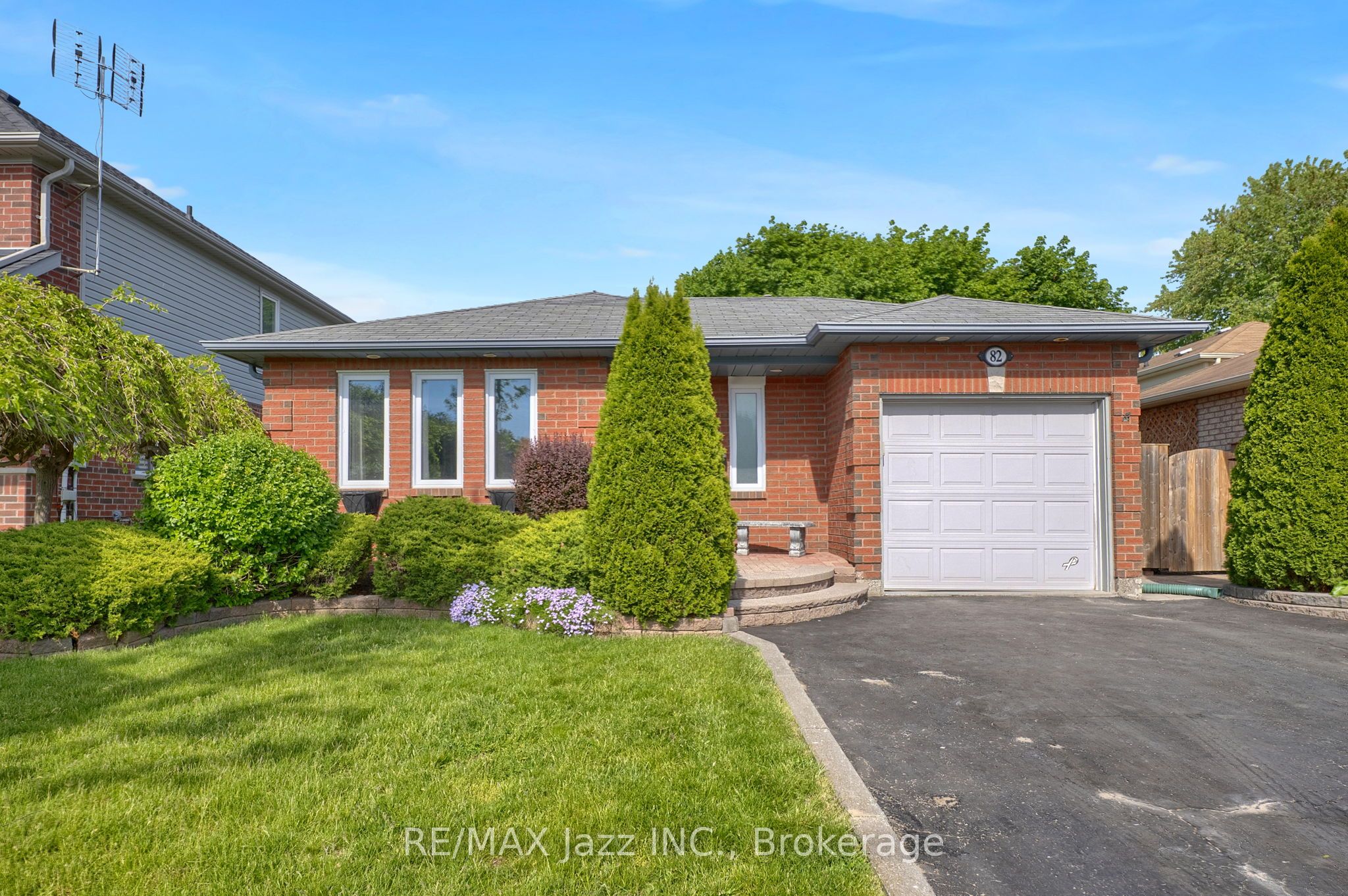 82 Mcmann Crescent, Clarington, ON, L1E 2W9 photo 2